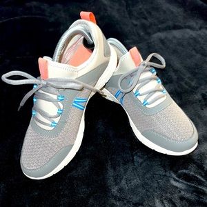 Vionic Women's Brisk Helena Slip On Casual/Supportive Walking Sneaker Size 8w